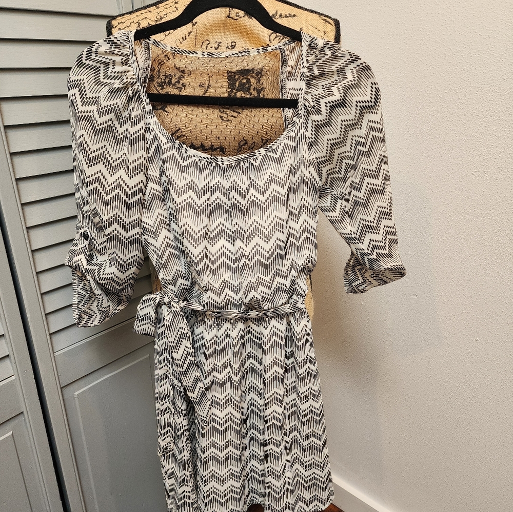 White and black dress with lace back cutout